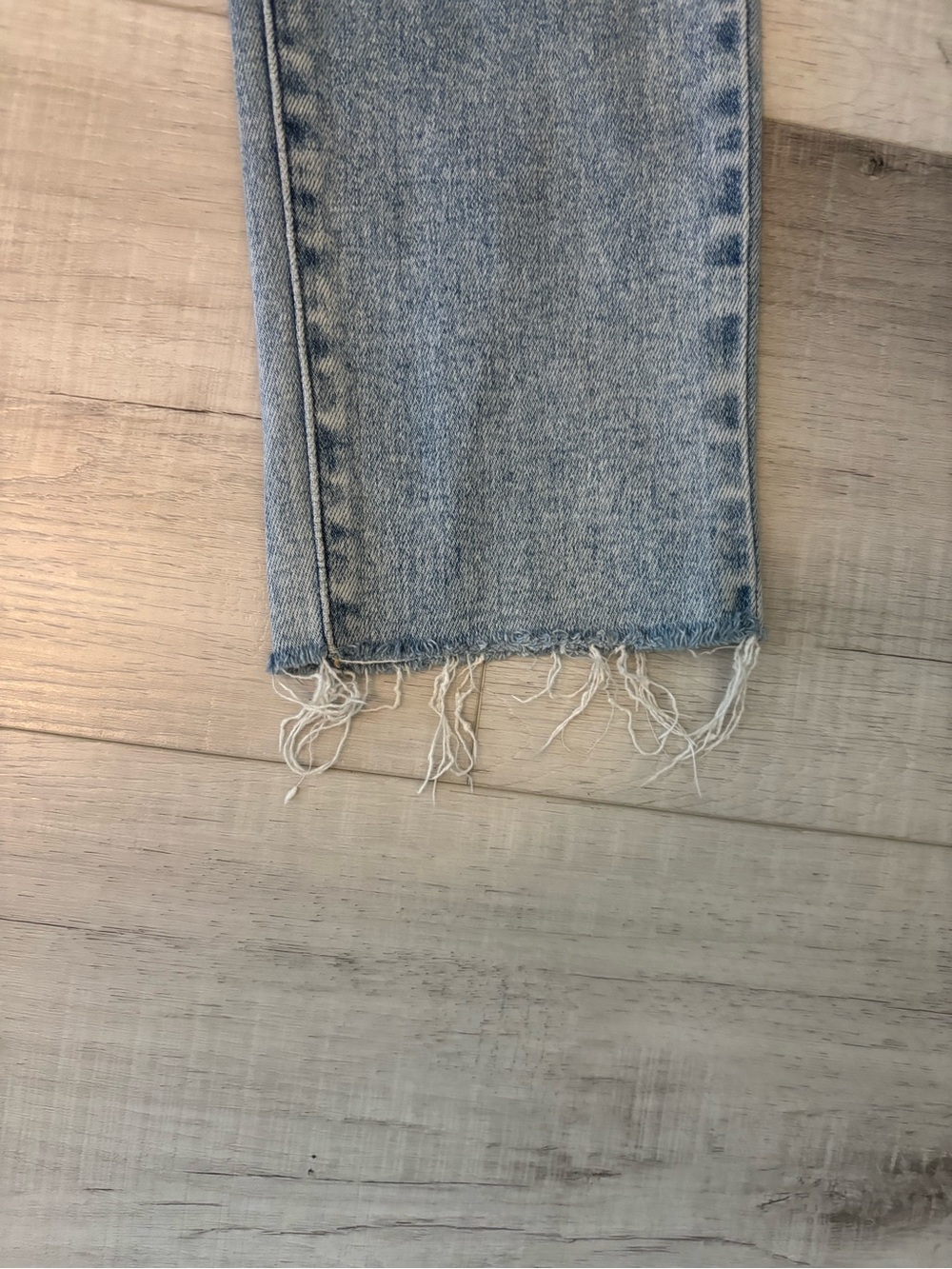 Hidden Jeans High Rise Straight Leg Jeans Light Wash Raw Hem Size 24 - Picture 6 of 10